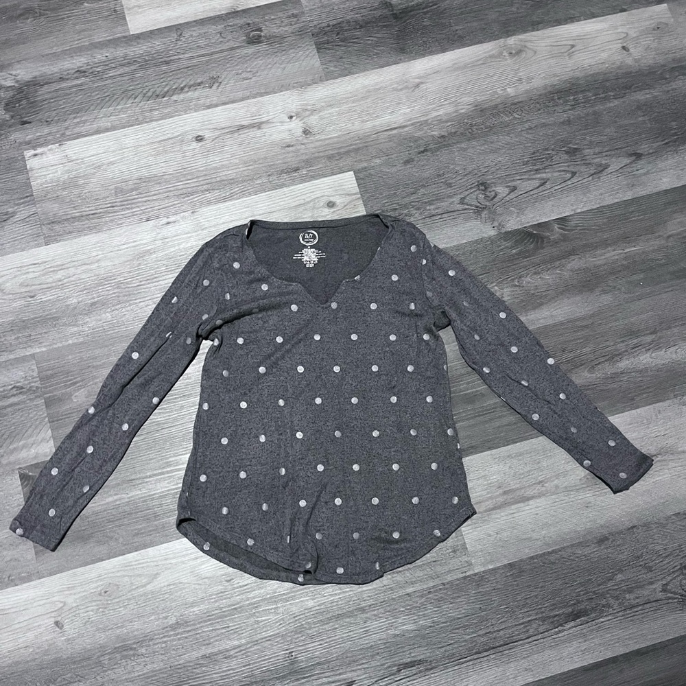 24/7 v neck shirt